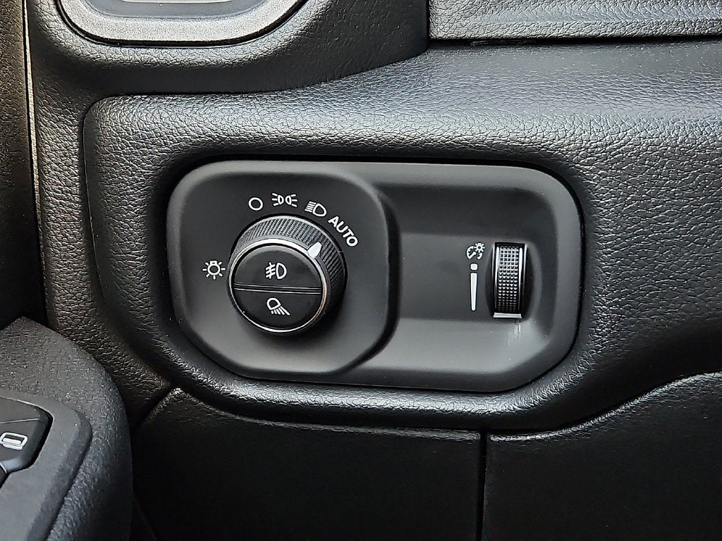 2027 RAM 2500 RAM 2500 TRADESMAN CREW CAB 4X4 8' BOX