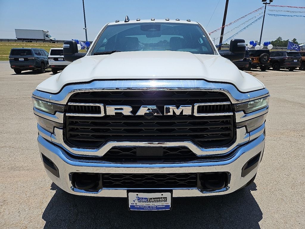 2026 RAM Ram 5500 Chassis Cab RAM 5500 TRADESMAN CHASSIS CREW CAB 4X4 84' CA